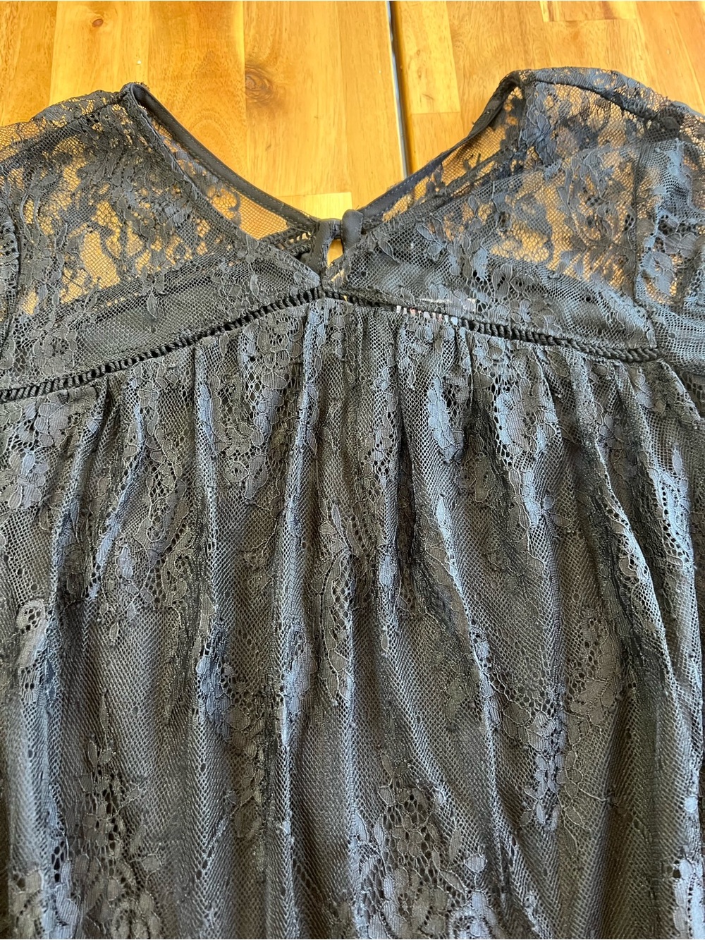 Xhilaration Black Lace Tunic Blouse Women’s Medium Sheer 3/4 Sleeve Boho - Picture 3 of 5